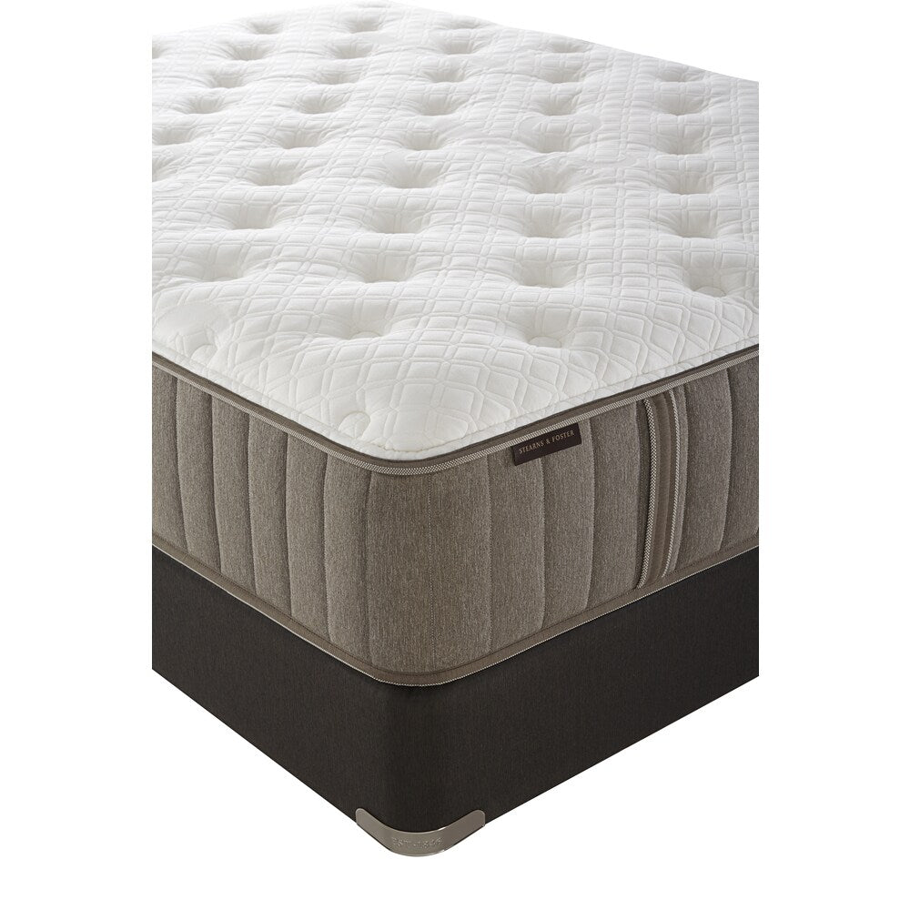 Set di materassi California King Plush Split Scarborough da 14 pollici di Stearns and Foster