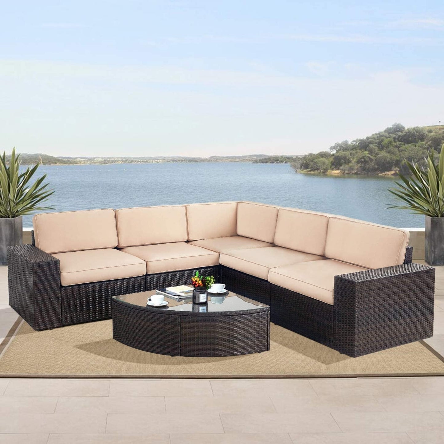Set di divani componibili in rattan marrone da 6 pezzi Suncrown per esterni con tavolo