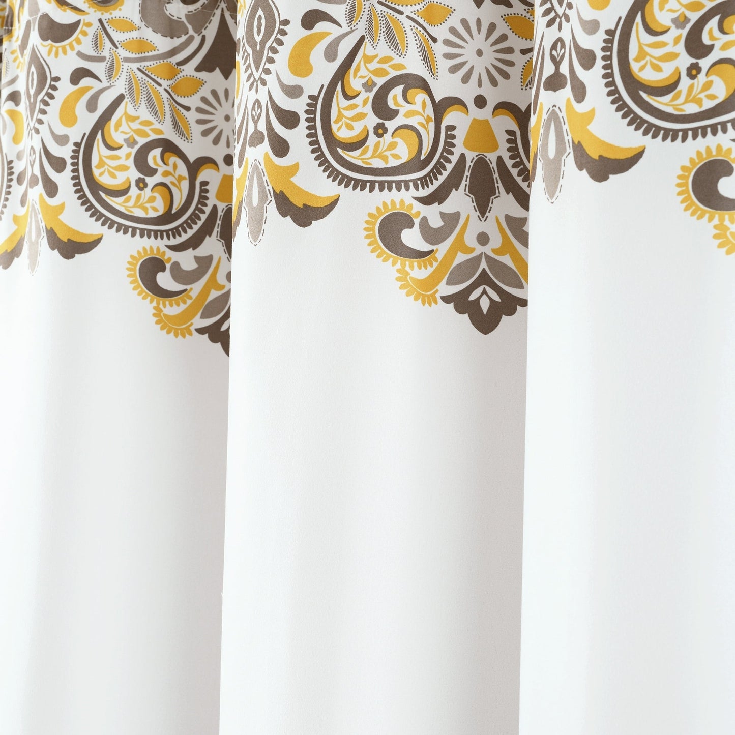 La tenda da doccia in damasco The Curated Nomad Lyon