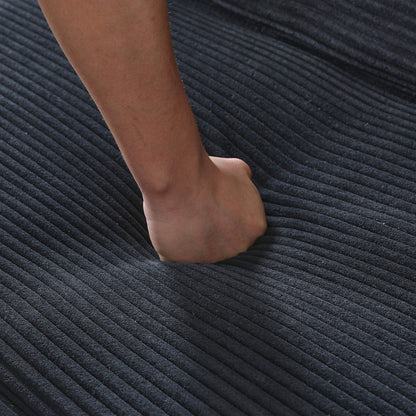 Questo divano letto in velluto a coste da 66 pollici può passare da una forma all'altra in modo confortevole