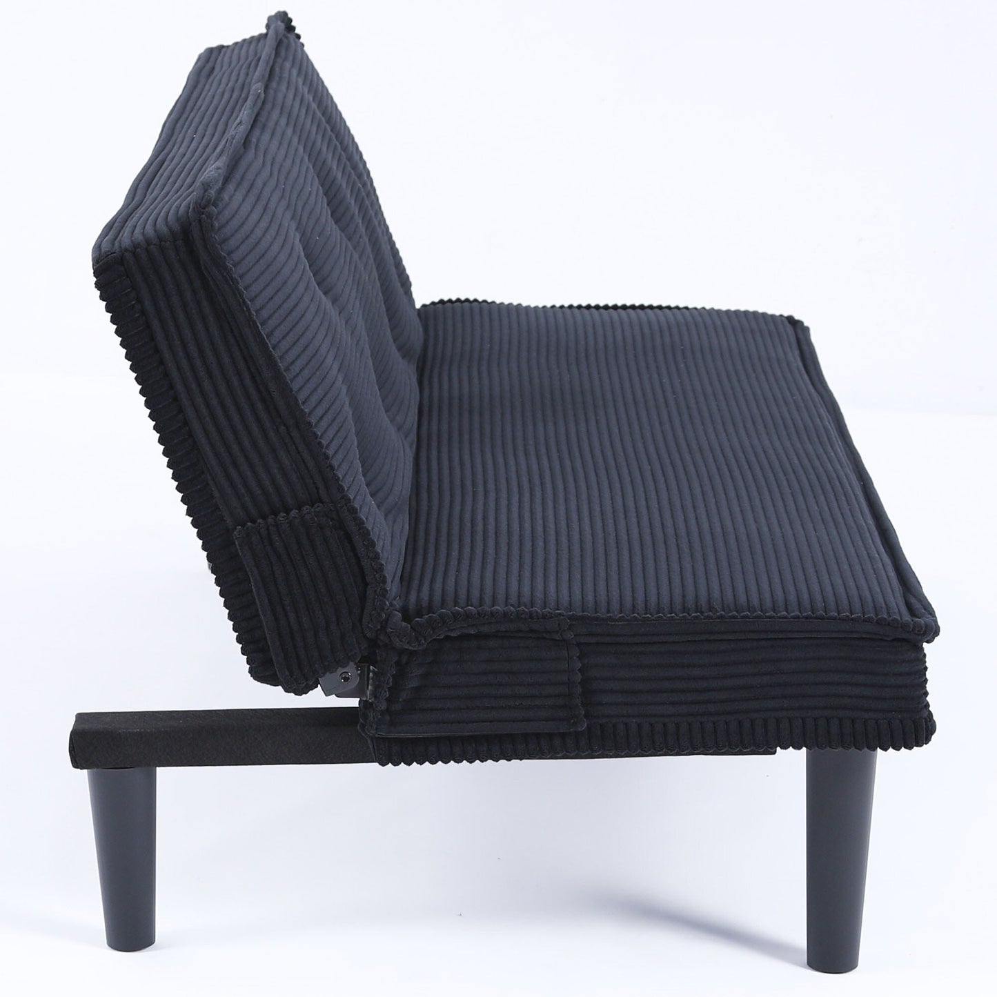 Questo divano letto in velluto a coste da 66 pollici può passare da una forma all'altra in modo confortevole