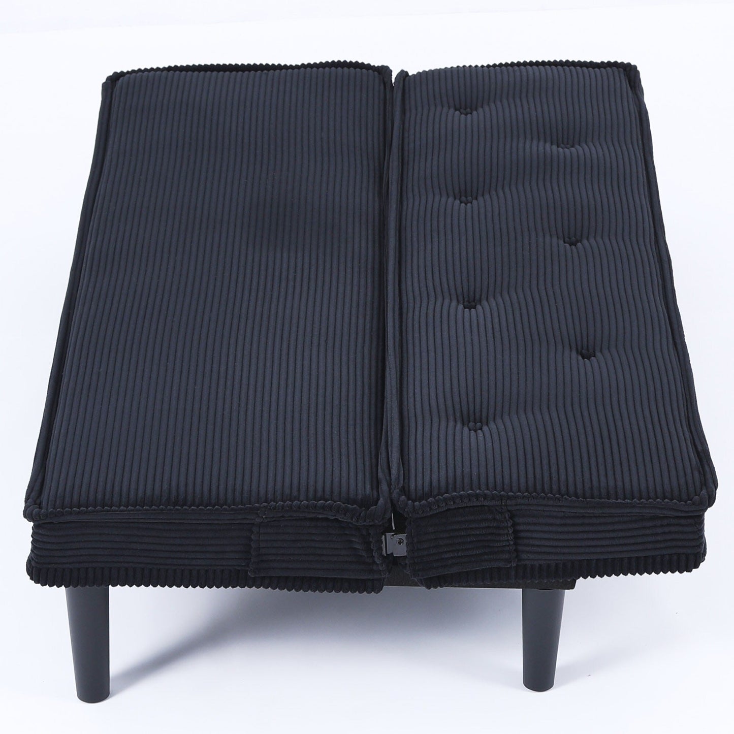 Questo divano letto in velluto a coste da 66 pollici può passare da una forma all'altra in modo confortevole