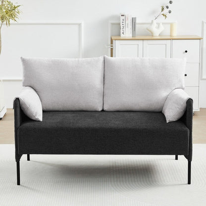 Divano a due posti bicolore con braccioli imbottiti