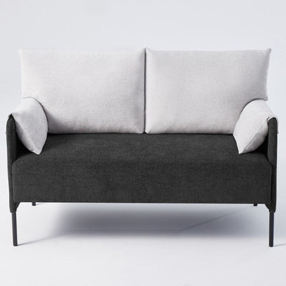 Divano a due posti bicolore con braccioli imbottiti