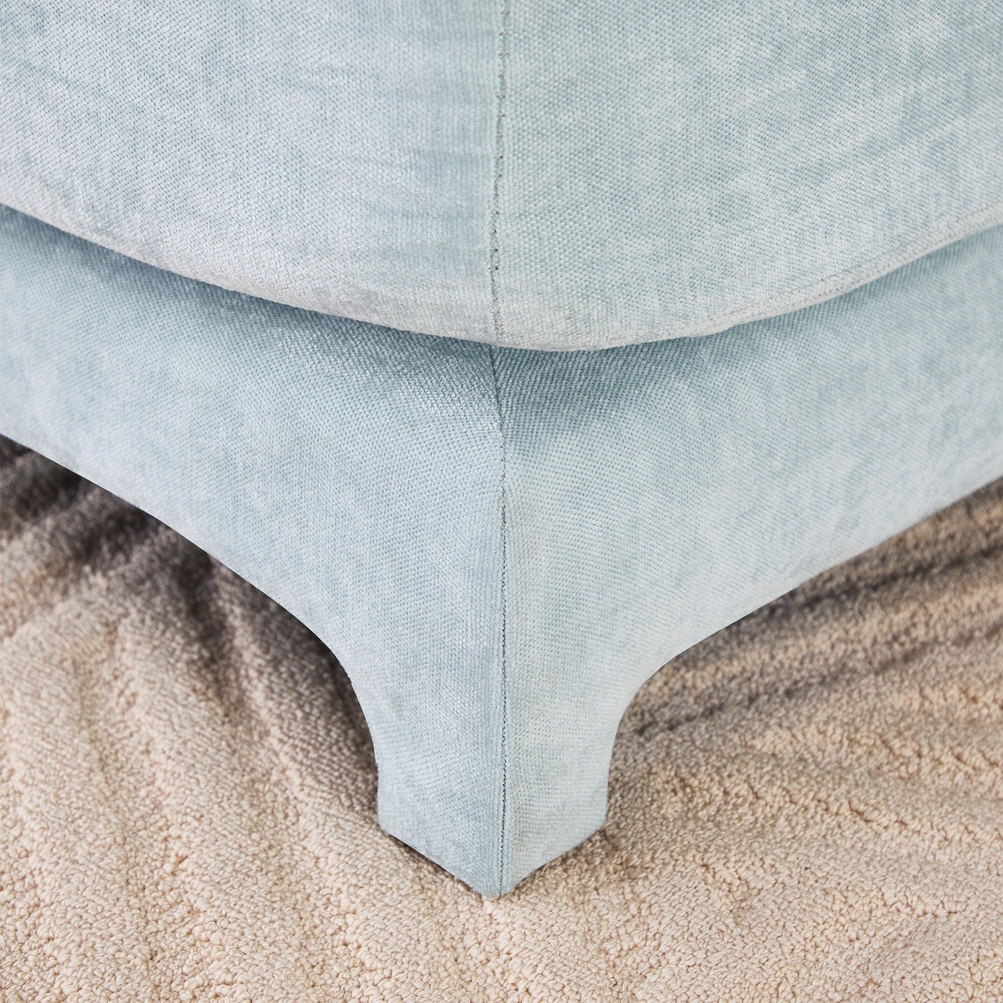 Divano a due posti in tessuto ciniglia