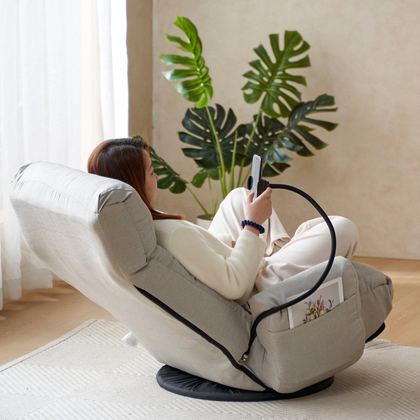 Poltrona reclinabile manuale imbottita girevole a 360° con supporto per cellulare, poggiatesta e schienale regolabili