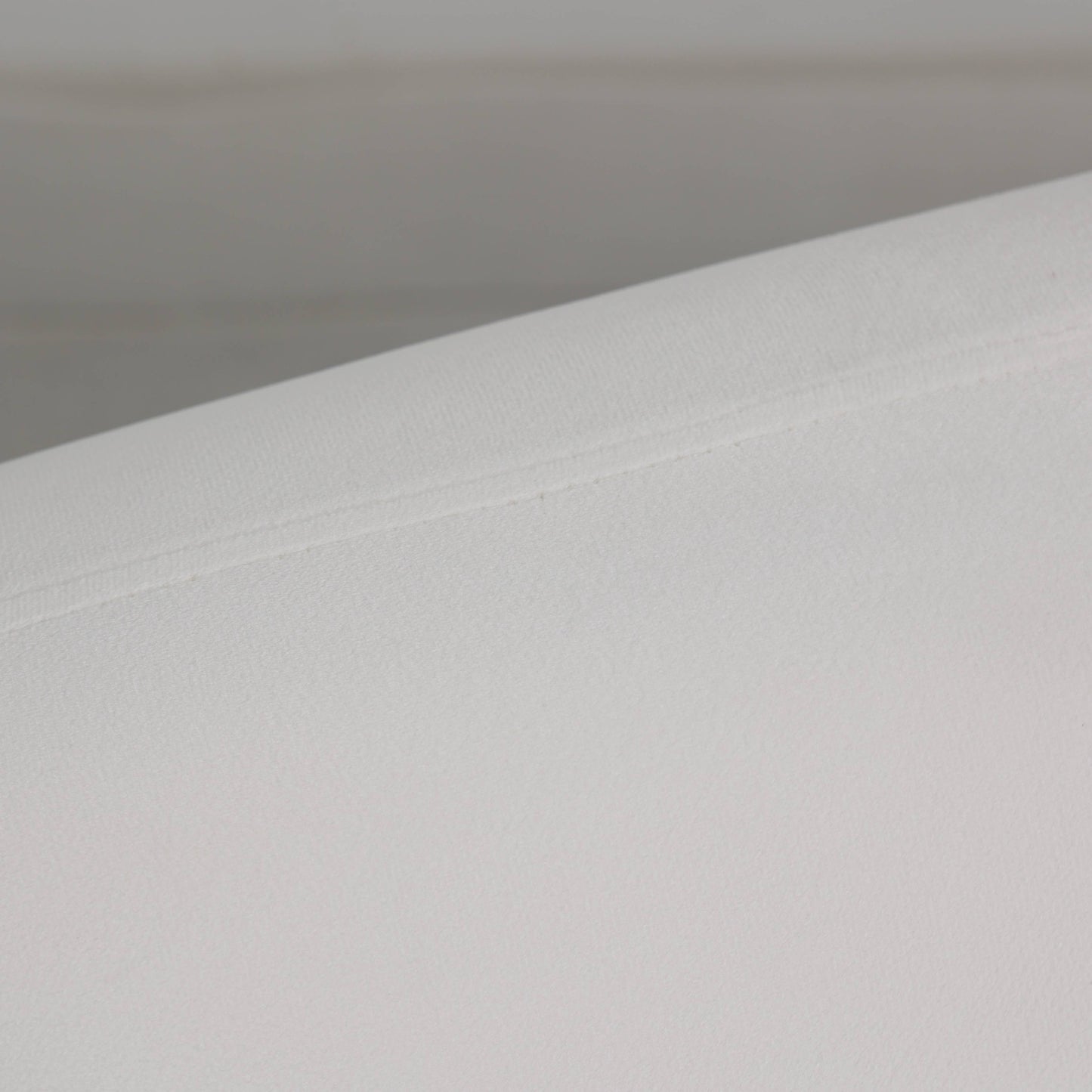 Divano monoposto imbottito in velluto Zuno di LeisureMod - Comoda poltrona decorativa per ufficio, soggiorno e camera da letto