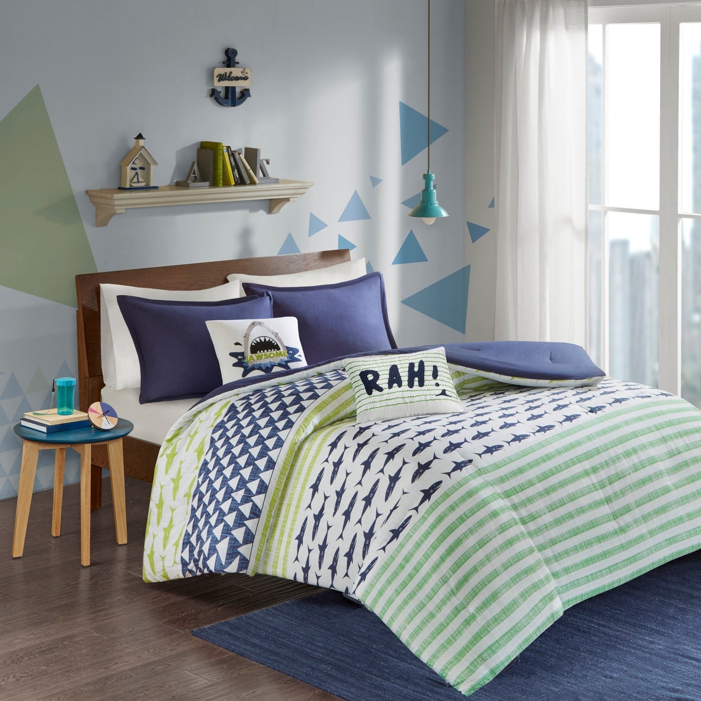 Set copripiumino in cotone verde/blu navy Aaron Shark di Urban Habitat Kids