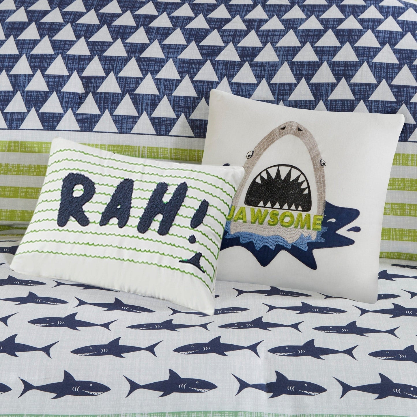 Set copripiumino in cotone verde/blu navy Aaron Shark di Urban Habitat Kids