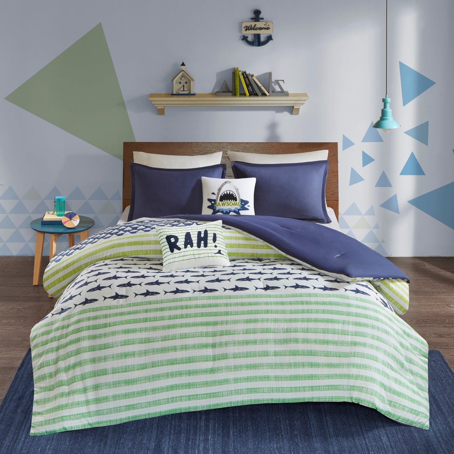 Set copripiumino in cotone verde/blu navy Aaron Shark di Urban Habitat Kids