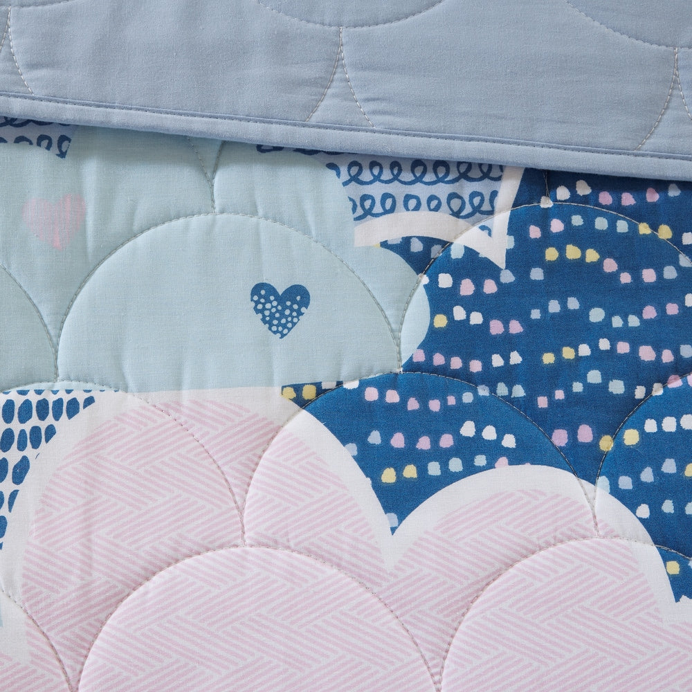 Set trapunta reversibile in cotone blu KidsBliss di Intelligent Design con cuscini decorativi