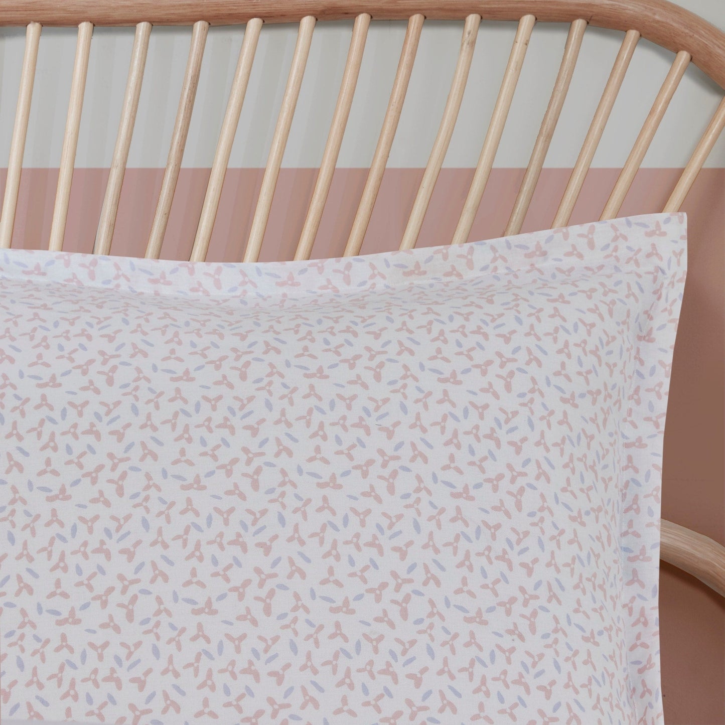 Set copripiumino reversibile in cotone con animali del bosco Kinsley Blush di Intelligent Design Kids