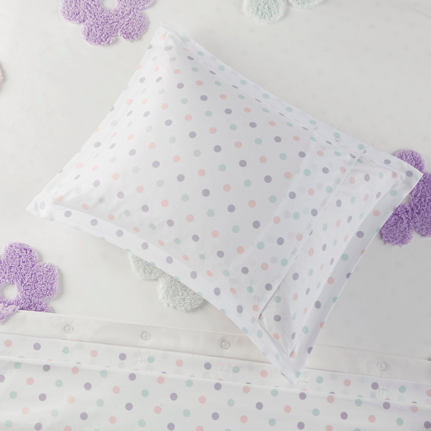 Set copripiumino reversibile in ciniglia trapuntata con motivo floreale Madeline di Intelligent Design Kids