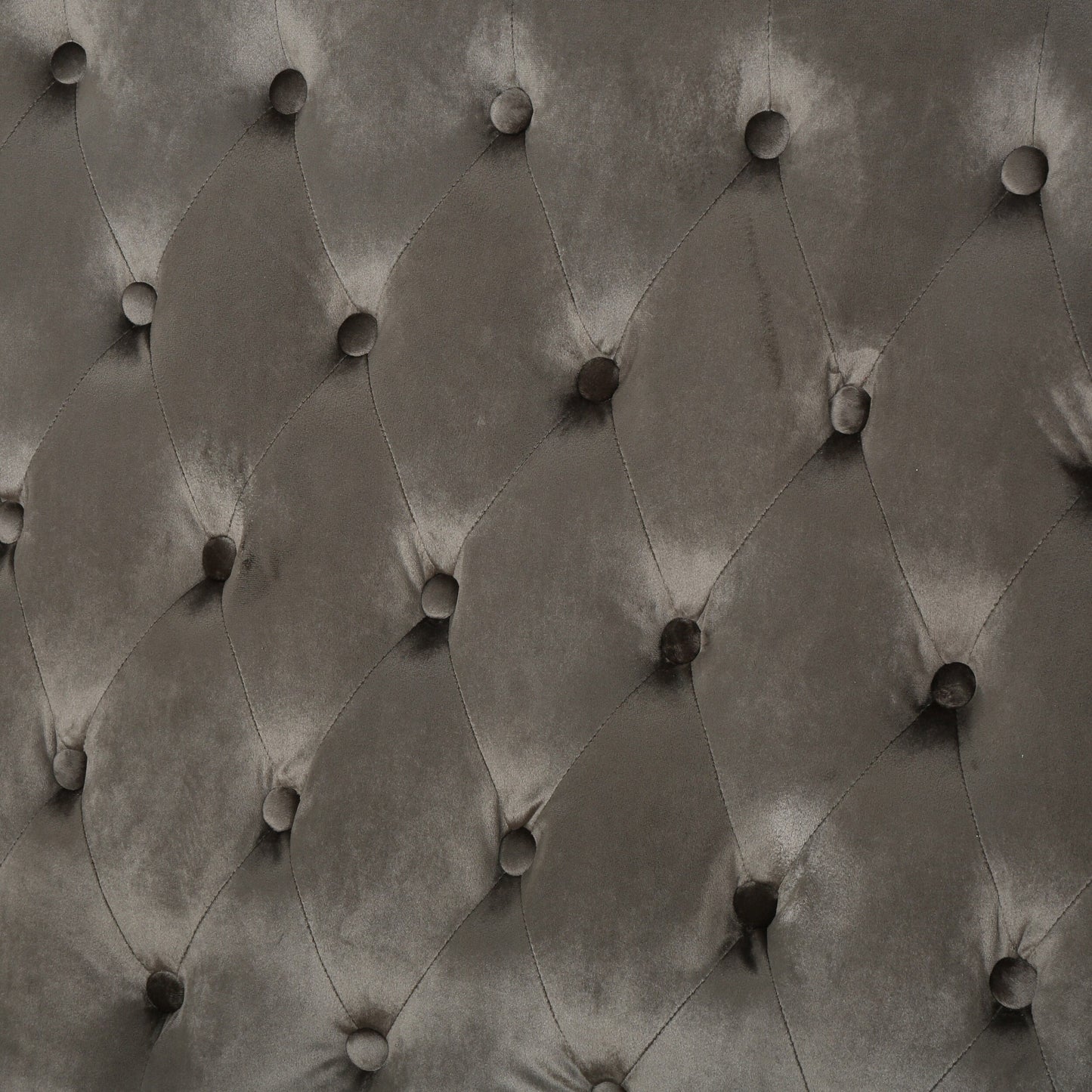 Divano a due posti con schienale alto e bottoni in velluto