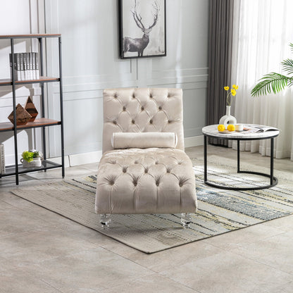 Poltrona reclinabile ergonomica a forma di S con cuscino, finiture con borchie e gambe in acrilico per uso interno.