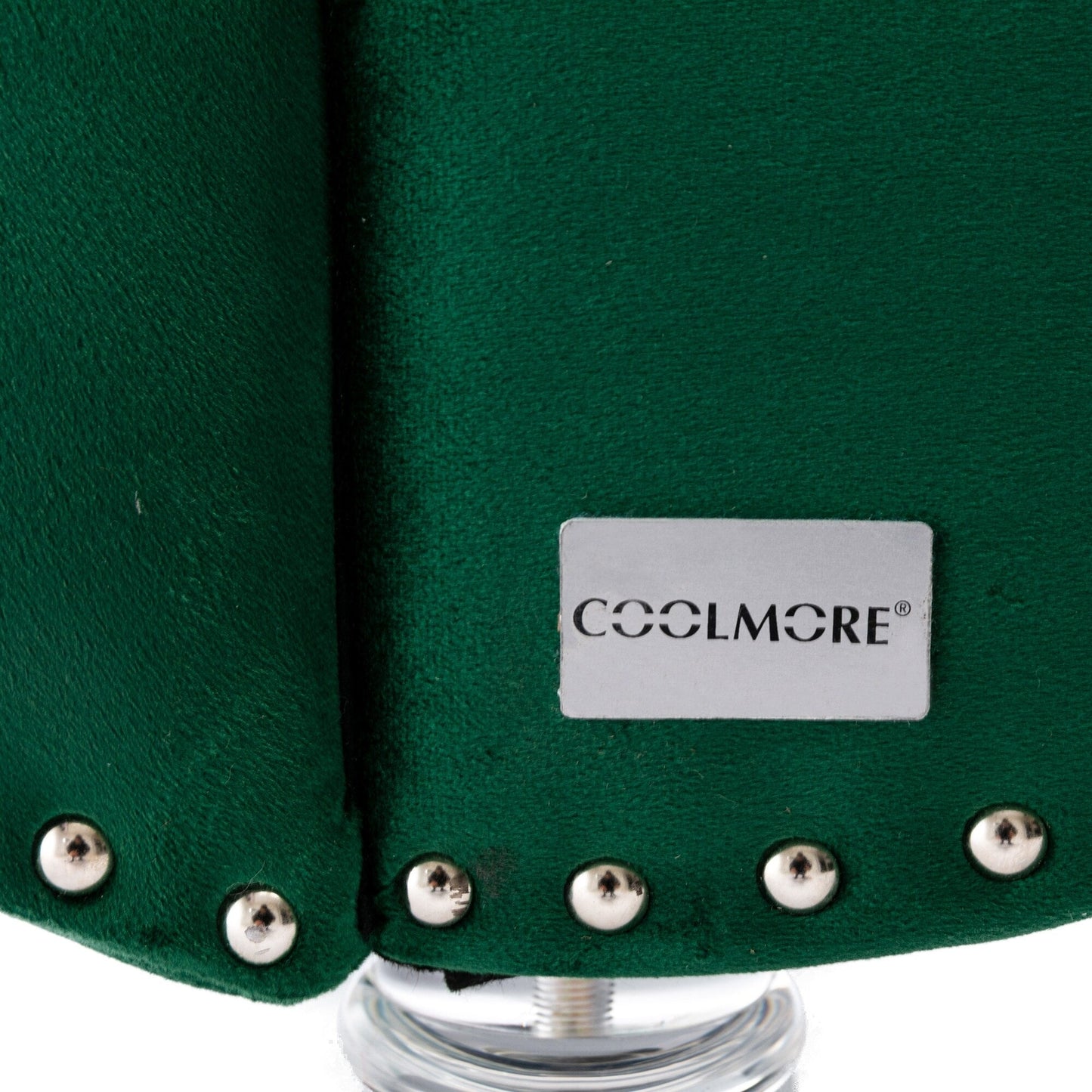 Poltrona reclinabile ergonomica a forma di S con cuscino, finiture con borchie e gambe in acrilico per uso interno.