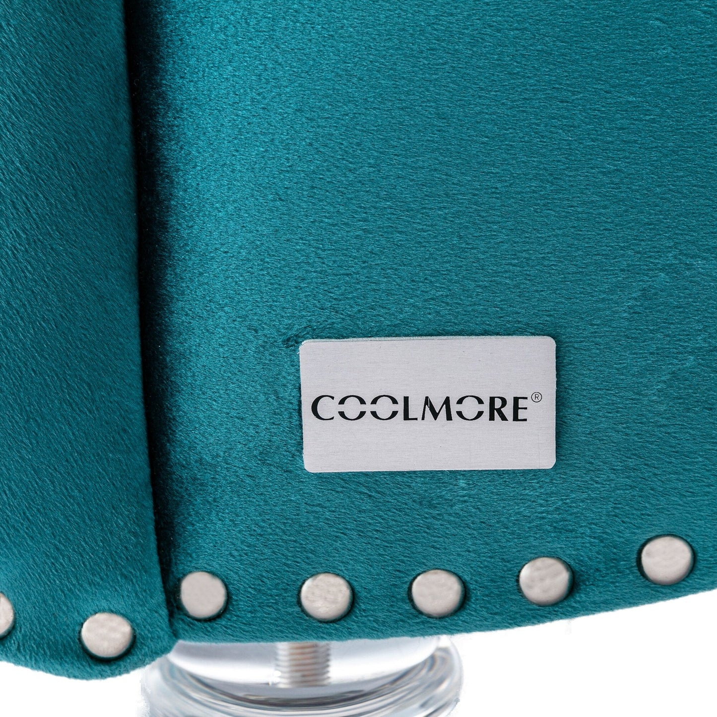 Poltrona reclinabile ergonomica a forma di S con cuscino, finiture con borchie e gambe in acrilico per uso interno.