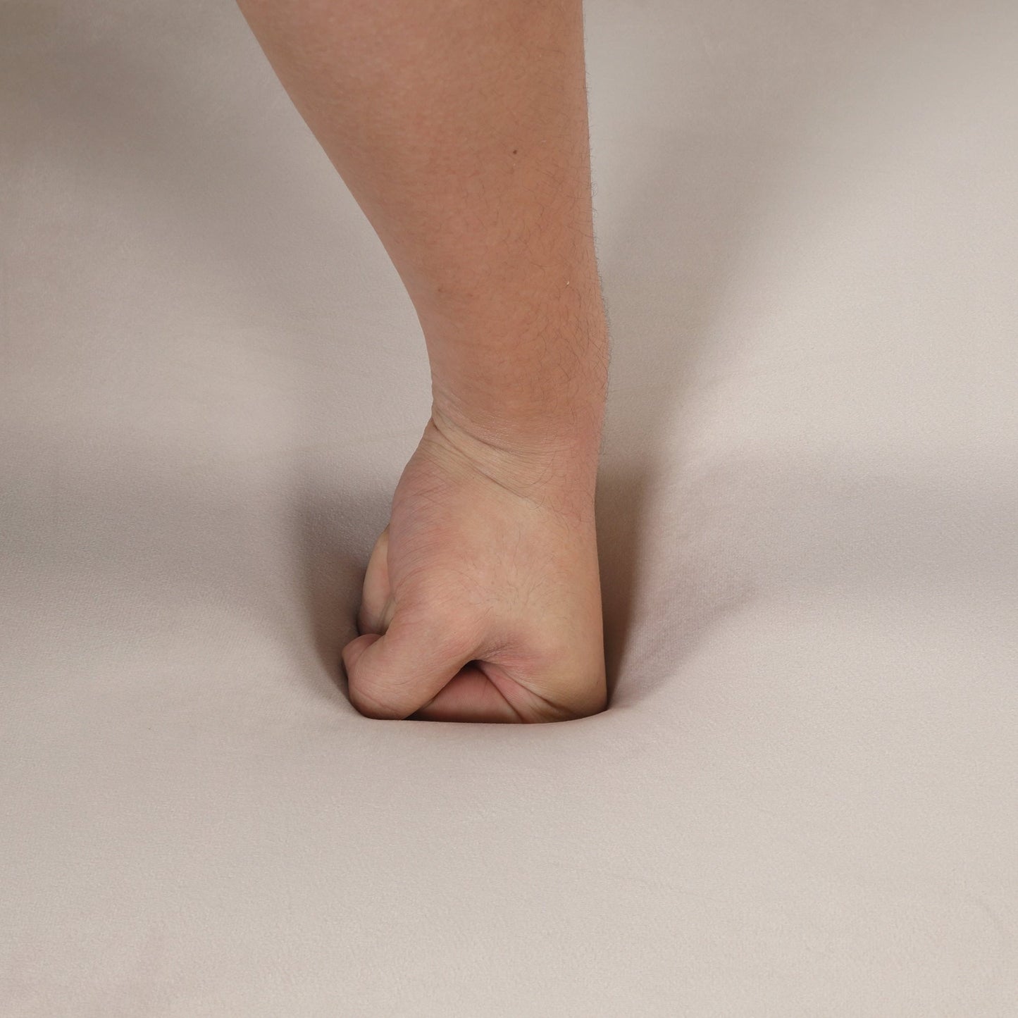 Divano a due posti rivestito in velluto