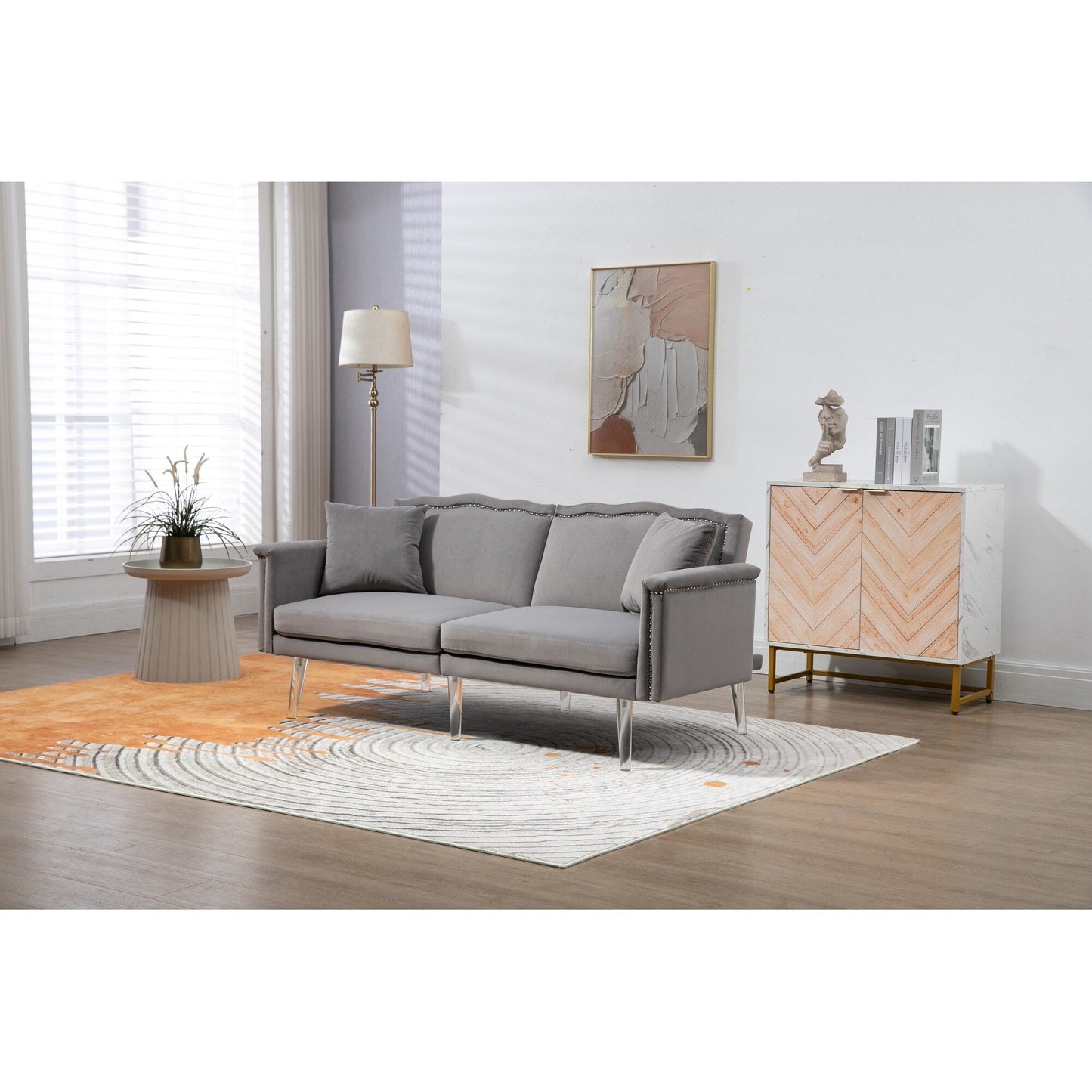 Divano letto a due posti con borchie rivestito in velluto e piedini in acrilico