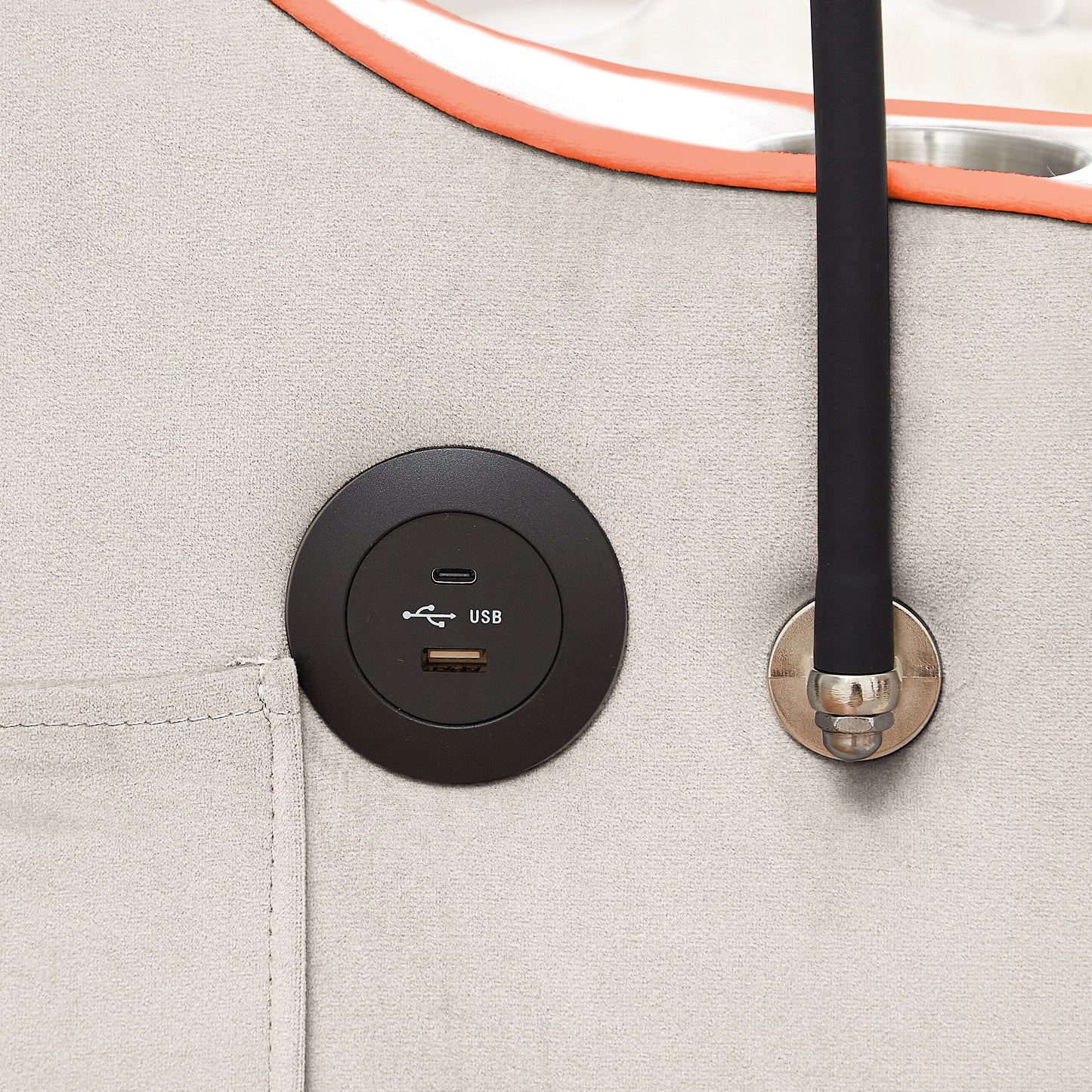 Divano letto pieghevole versatile in velluto con schienale regolabile, porta USB e supporto per telefono