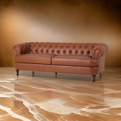 Divano Vian a 3 posti da 95 pollici, in similpelle marrone cognac trapuntata, finiture con borchie