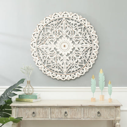 Decorazione da parete rotonda Mandala con fiori in legno bianco anticato, 31,5 cm