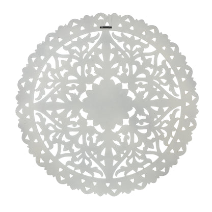 Decorazione da parete rotonda Mandala con fiori in legno bianco anticato, 31,5 cm