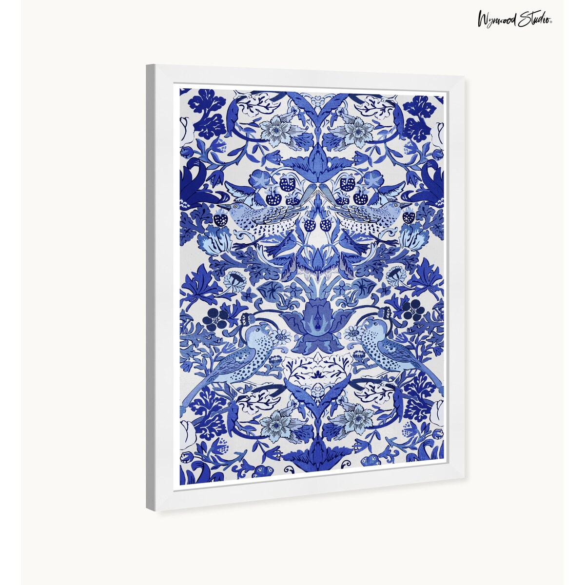 Stampe artistiche tropicali chinoiserie con cornice blu di Wynwood Studio Tropical Collage