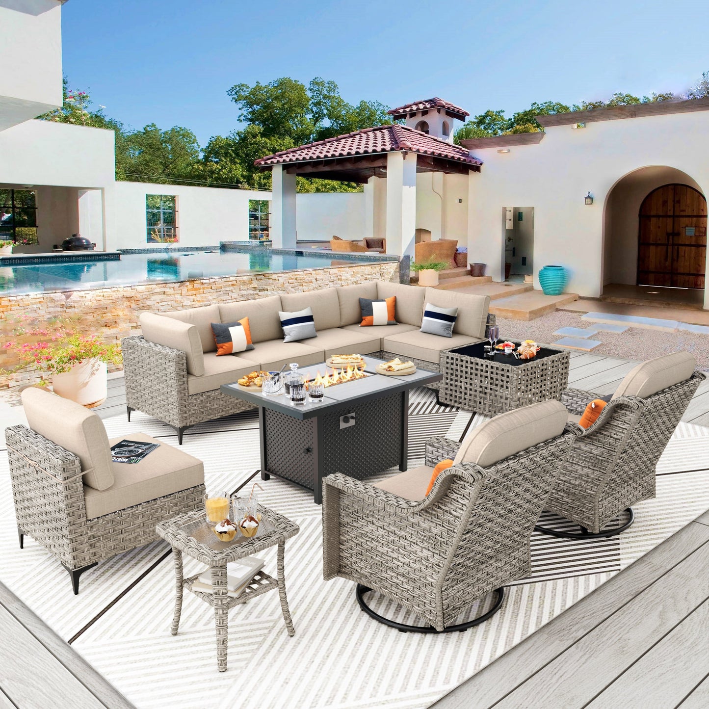 Set di mobili da giardino in rattan e vimini XIZZI da 11 pezzi con tavolo con braciere