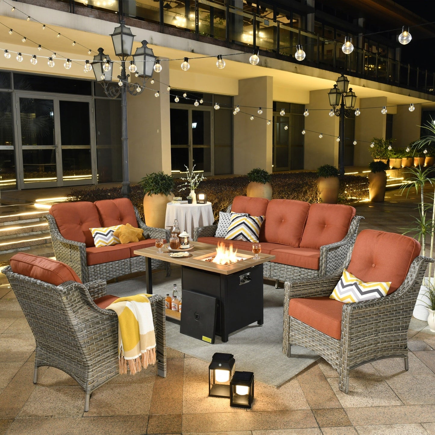 XIZZI Set di 5 divani da esterno in vimini con schienale alto e braciere per mobili da giardino