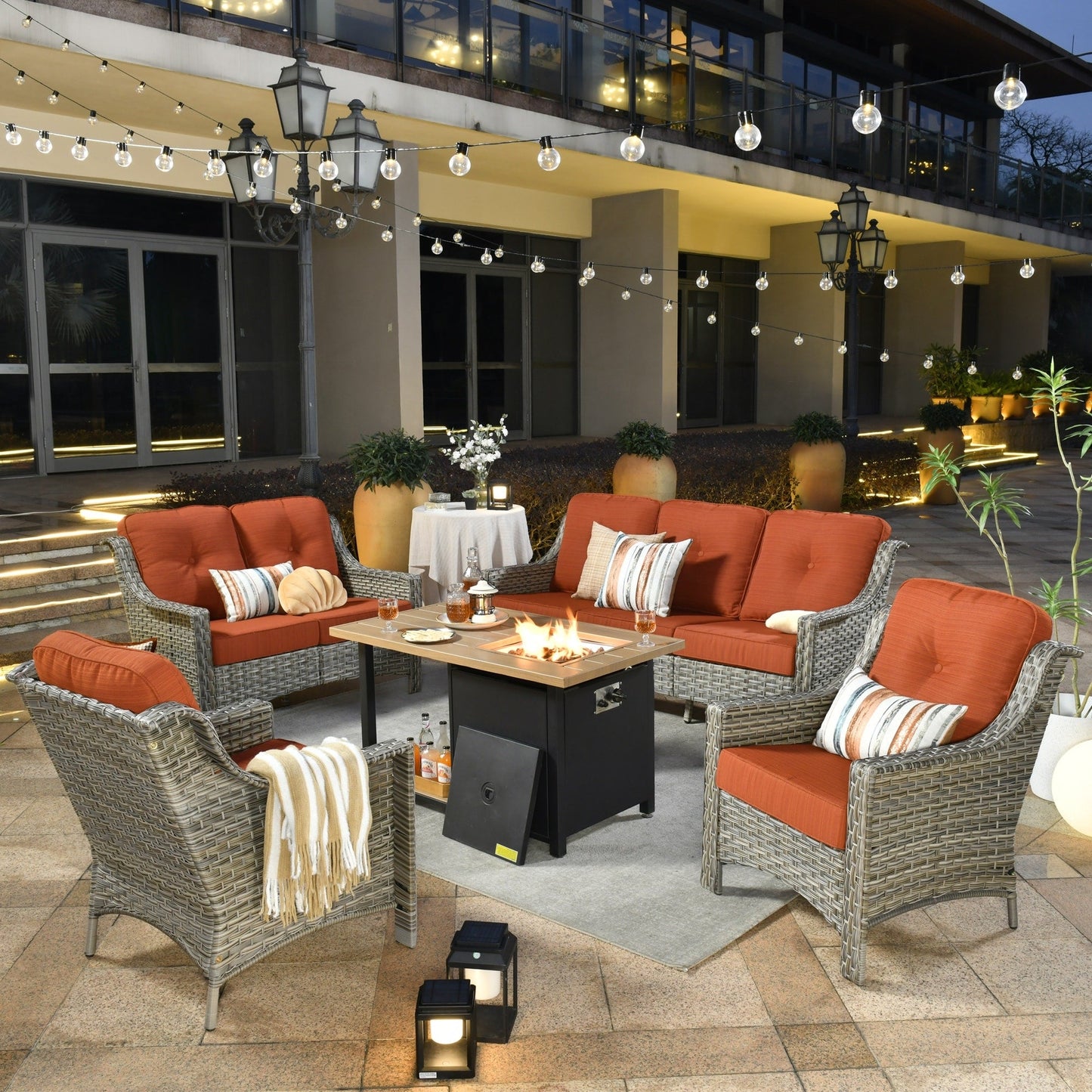 XIZZI Set di 5 divani da esterno in vimini con schienale alto e braciere per mobili da giardino