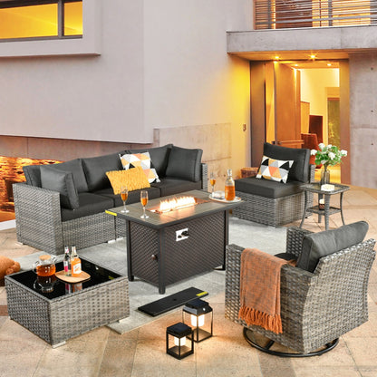 Set di 8 sedie girevoli per esterni in vimini da patio XIZZI con tavolo per braciere