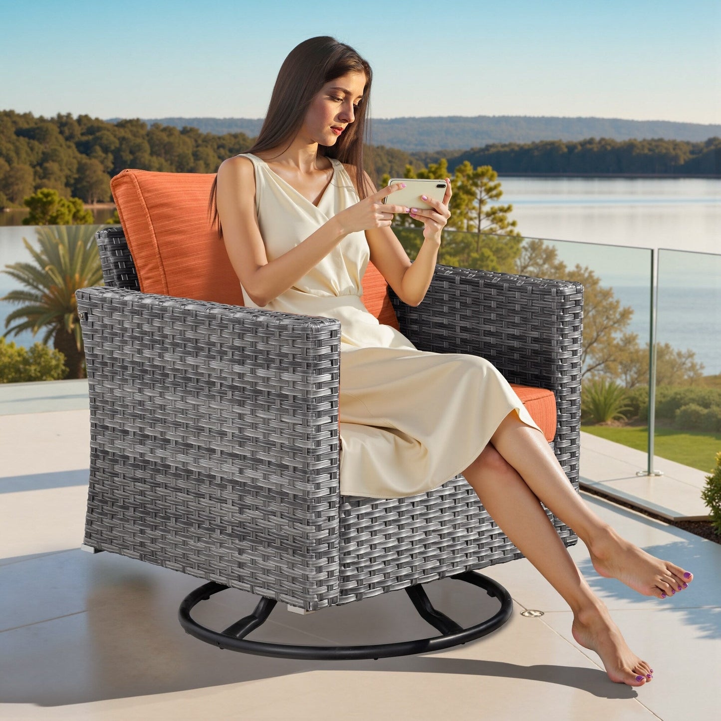 Set di 8 sedie girevoli per esterni in vimini da patio XIZZI con tavolo per braciere